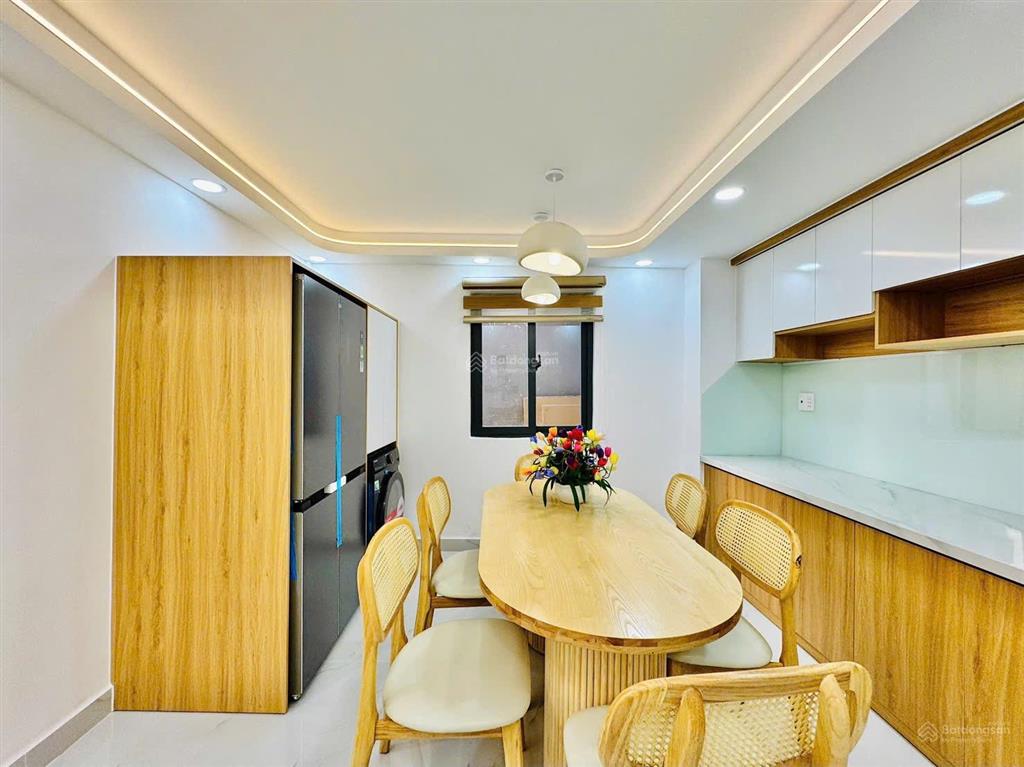 Vị trí nhà sau lưng mt ngô nhân tịnh và vũ tùng,hẻm ba gác ,ngay chợ bà chiểu đi bộ 5p qua q1