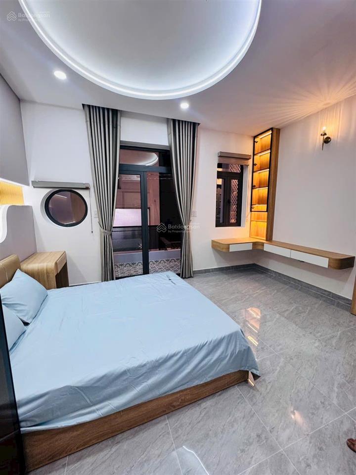 Lê văn sỹ  q3  1 căn ra hxh  4 tầng đúc  4pn  4vs  phòng xông hơi  full nội thất