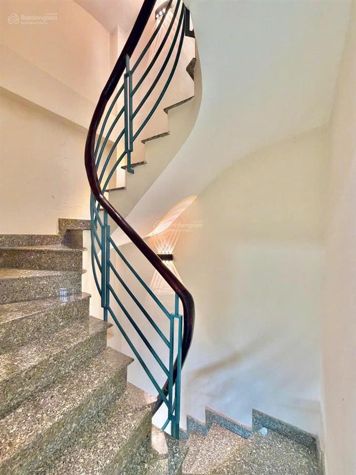 Hẻm xe tải  cách 1 căn 280/ bùi hữu nghĩa , p. gia định dt 5.5m* 6m, vuông vức a4 , 5 tầng