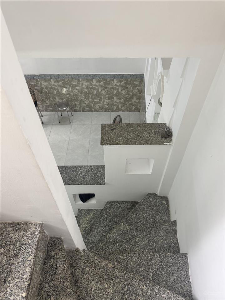 Nhà riêng 3pn, 3wc, 5,3 tỷ ở hoàng hoa thám, phú nhuận, trệt 3 lầu đúc btct, hoàn công đủ. dtsd92m2