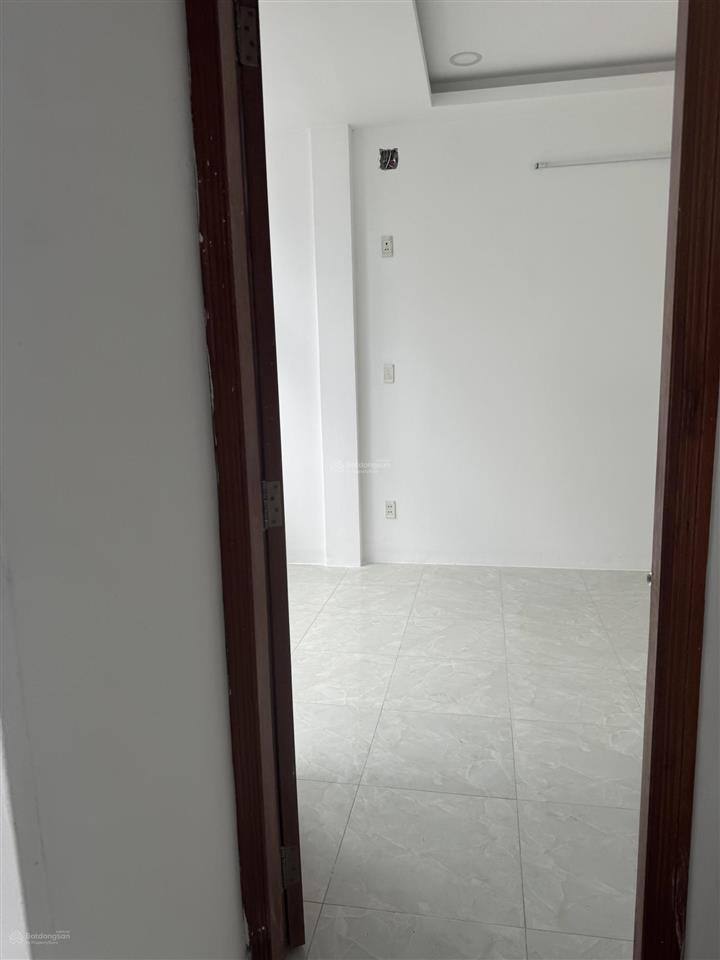 Nhà riêng 3pn, 3wc, 5,3 tỷ ở hoàng hoa thám, phú nhuận, trệt 3 lầu đúc btct, hoàn công đủ. dtsd92m2