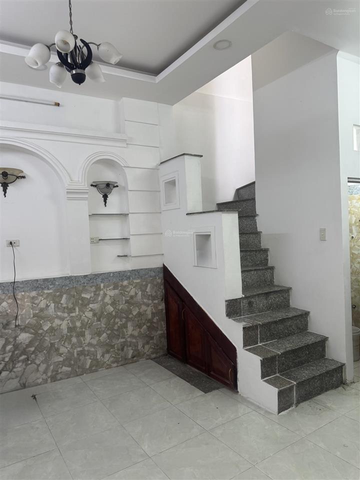 Nhà riêng 3pn, 3wc, 5,3 tỷ ở hoàng hoa thám, phú nhuận, trệt 3 lầu đúc btct, hoàn công đủ. dtsd92m2