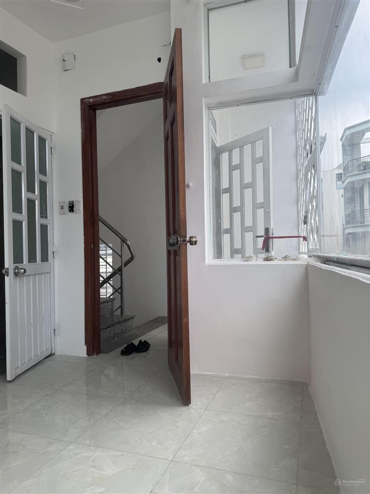 Nhà riêng 3pn, 3wc, 5,3 tỷ ở hoàng hoa thám, phú nhuận, trệt 3 lầu đúc btct, hoàn công đủ. dtsd92m2