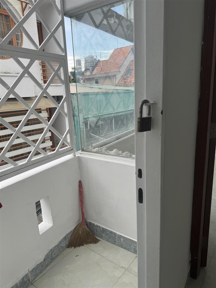 Nhà riêng 3pn, 3wc, 5,3 tỷ ở hoàng hoa thám, phú nhuận, trệt 3 lầu đúc btct, hoàn công đủ. dtsd92m2