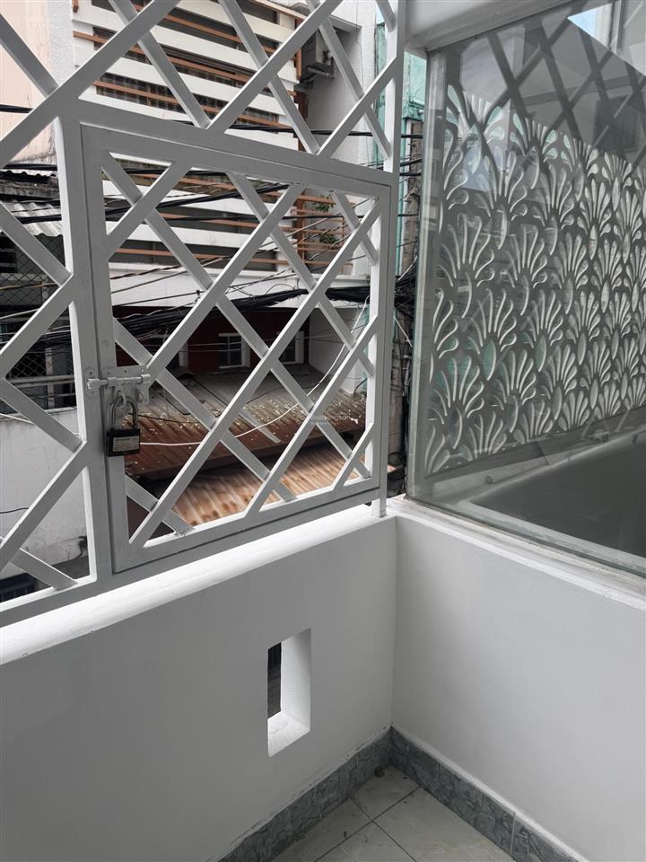 Nhà riêng 3pn, 3wc, 5,3 tỷ ở hoàng hoa thám, phú nhuận, trệt 3 lầu đúc btct, hoàn công đủ. dtsd92m2