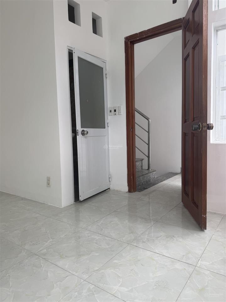 Nhà riêng 3pn, 3wc, 5,3 tỷ ở hoàng hoa thám, phú nhuận, trệt 3 lầu đúc btct, hoàn công đủ. dtsd92m2