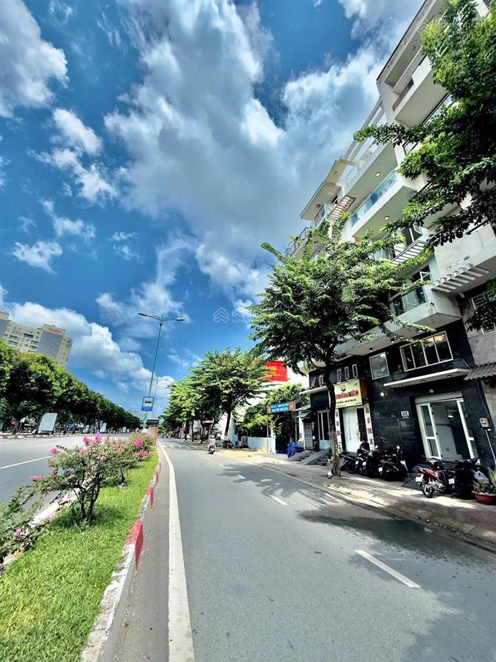 Bán np 5pn, 5wc, 6 tầng tại phạm văn đồng, 9,85 tỷ, 40m2, dtsd 250m2 bao đẹp, giá cực chất