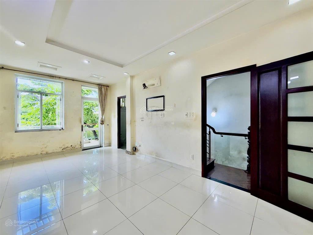 Bán np 5pn, 5wc, 6 tầng tại phạm văn đồng, 9,85 tỷ, 40m2, dtsd 250m2 bao đẹp, giá cực chất