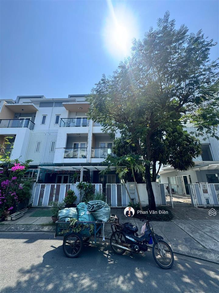 Chính chủ bán nhà phố mega village 5x16m. view trực diện hồ bơi. căn góc 3 mặt thoáng.sổ hông riêng