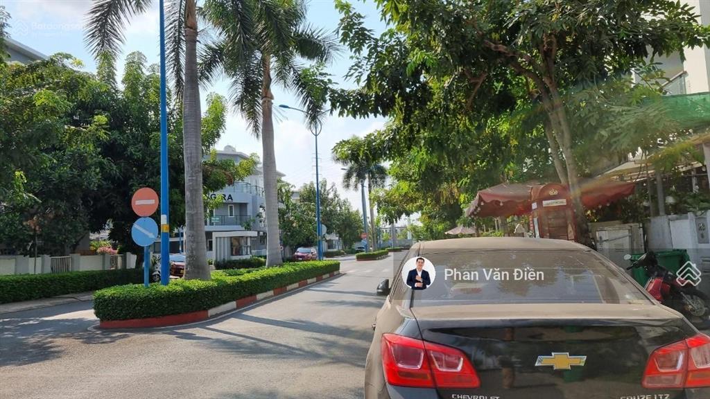 Chính chủ bán nhà phố mega village 5x16m. view trực diện hồ bơi. căn góc 3 mặt thoáng.sổ hông riêng