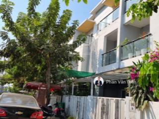 Chính chủ bán nhà phố mega village 5x16m. view trực diện hồ bơi. căn góc 3 mặt thoáng.sổ hông riêng