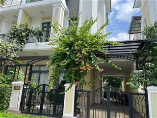 Chính chủ cho thuê biệt thự song lập verosa park 8,5x16m. full nội thất đẹp. gọi ngay 0982 667 ***