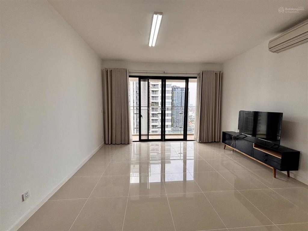 Chính chủ cho thuê căn hộ estella heights 3pn căn góc 130m2. view hồ bơi. tầng cao. gọi 0982 667 ***