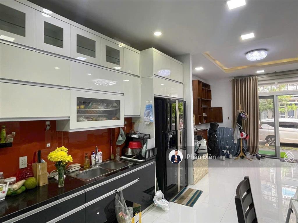 Chính chủ bán nhà phố mega ruby 5x15m. nội thất đầy đủ. sổ hồng riêng. gọi ngay 0982 667 ***