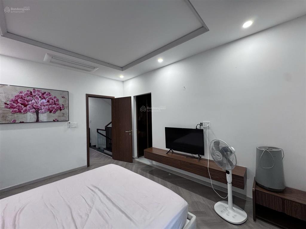 Cho thuê nhà phố verosa park 6x17m nội thất cao cấp. view công viên. đường chính 20m đậu ô tô rộng