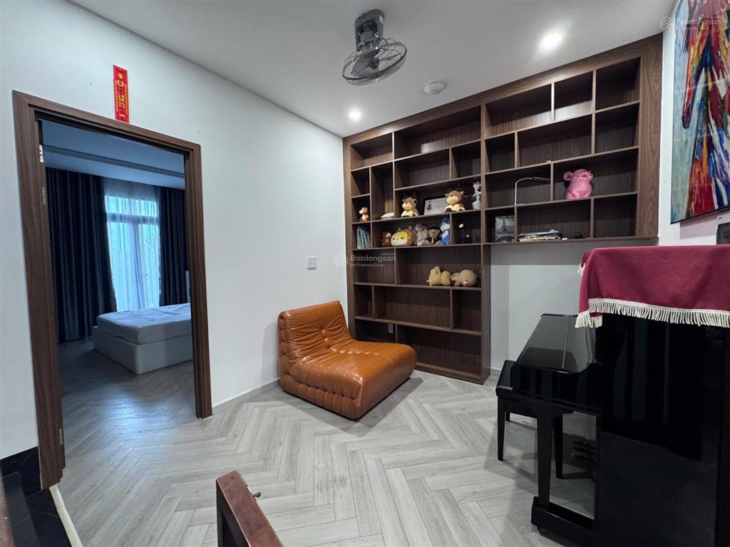 Cho thuê nhà phố verosa park 6x17m nội thất cao cấp. view công viên. đường chính 20m đậu ô tô rộng