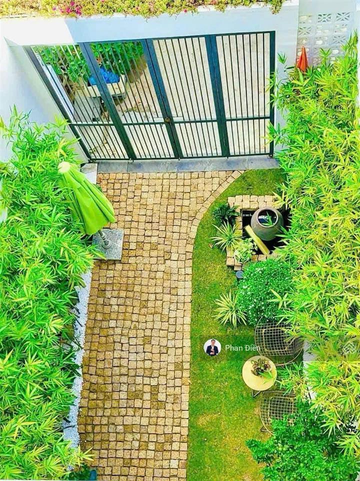 Bán nhà ngay phố tây nha trang, đang có hợp đồng thuê 25tr. cách biển vài bước chân. sổ hồng