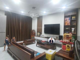 Chính chủ cho thuê nhà phố mega village 8x14,5m. hoàn thiện nội thất đầy đủ. gọi ngay 0982 667 ***