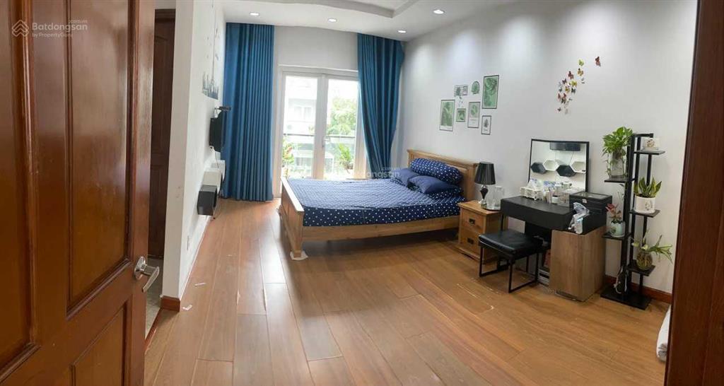 Chính chủ cho thuê nhà phố mega village 8x14,5m. full nội thất, giá 18 triệu, gọi ngay 0982 667 ***