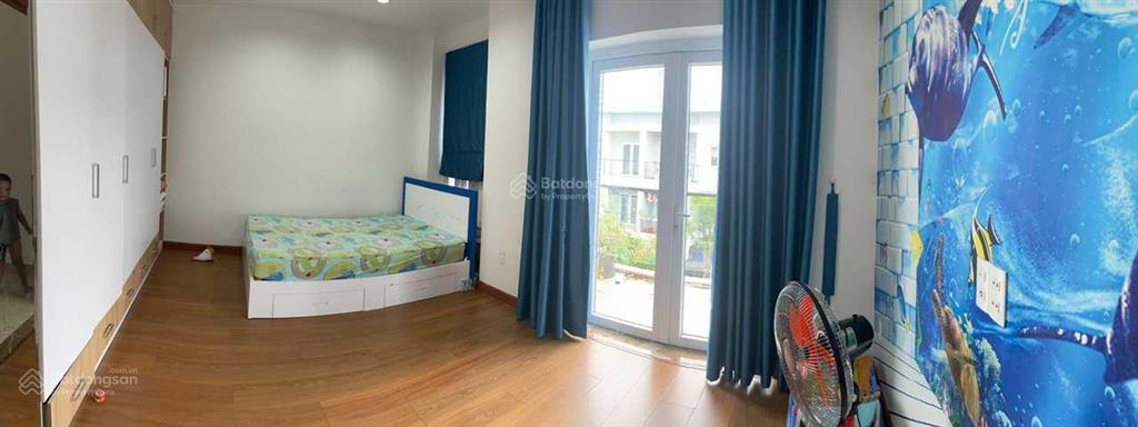 Chính chủ cho thuê nhà phố mega village 8x14,5m. full nội thất, giá 18 triệu, gọi ngay 0982 667 ***