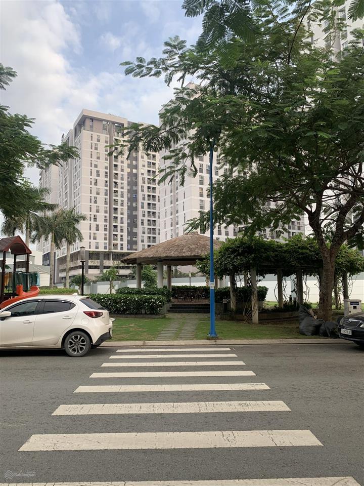 Chính chủ bán nhà phố merita khang điền 5x18m nội thất view công viên. giá 15.5 tỷ. gọi 0982 667 ***