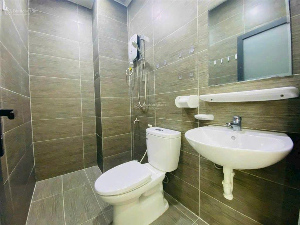 Phòng vip ngay trung tâm quận 5, view sông, ngay trường đh y dược, chỉ cần xách vali vào ở, 40m2