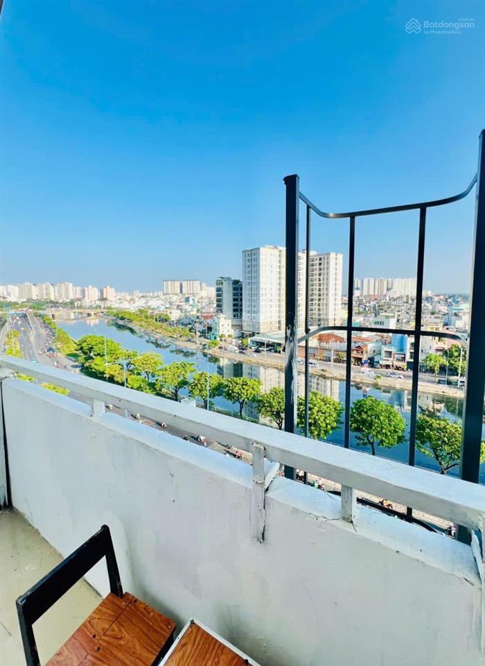 Phòng vip ngay trung tâm quận 5, view sông, ngay trường đh y dược, chỉ cần xách vali vào ở, 40m2