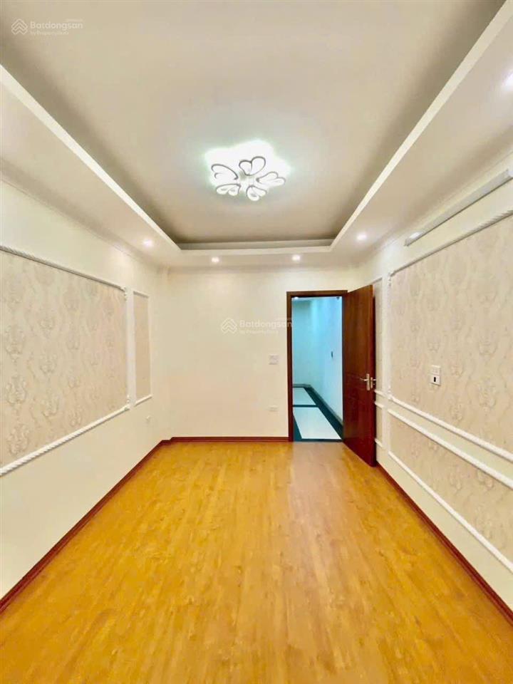 Nhà phương canh. ô tô đỗ cổng. 30m2 xinh xinh, giá cũng đẹp, gần ngay fpt 4,9 tỷ