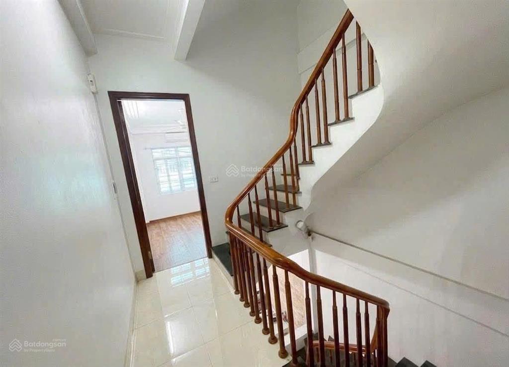 Nhà phương canh. ô tô đỗ cổng. 30m2 xinh xinh, giá cũng đẹp, gần ngay fpt 4,9 tỷ