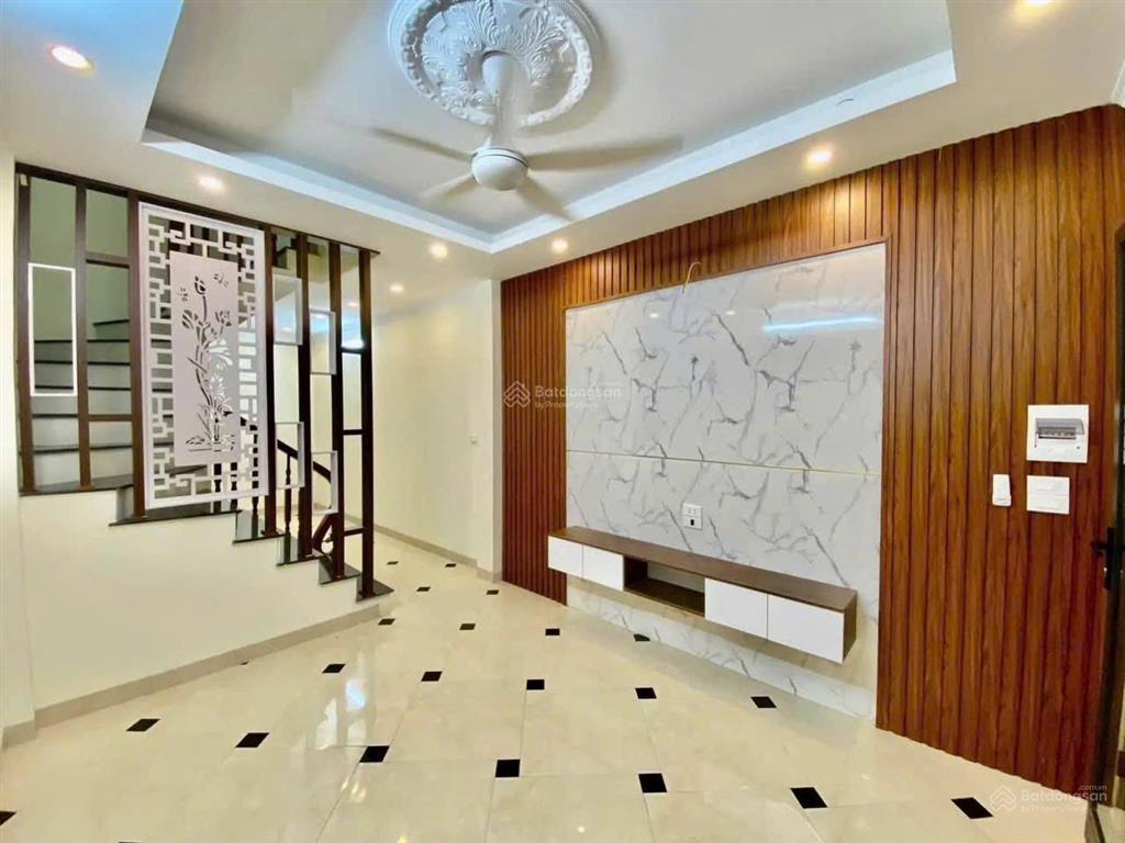 Nhà phương canh. ô tô đỗ cổng. 30m2 xinh xinh, giá cũng đẹp, gần ngay fpt 4,9 tỷ