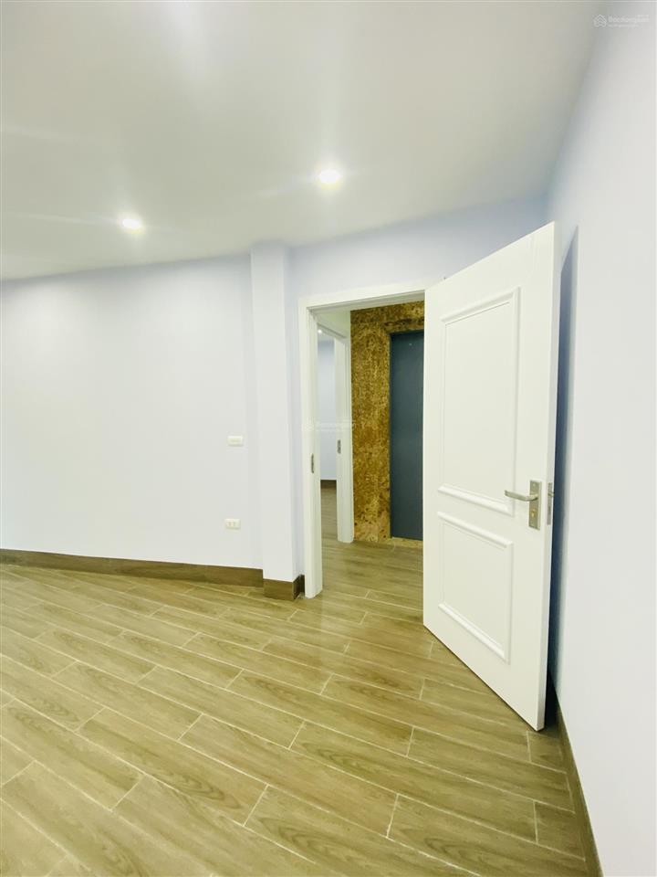 Nhà tây mỗ  5 tầng  thang máy mà diện tích 50m2 giá 6,4 tỷ. chủ cắt lỗ mời a/c bóc siu