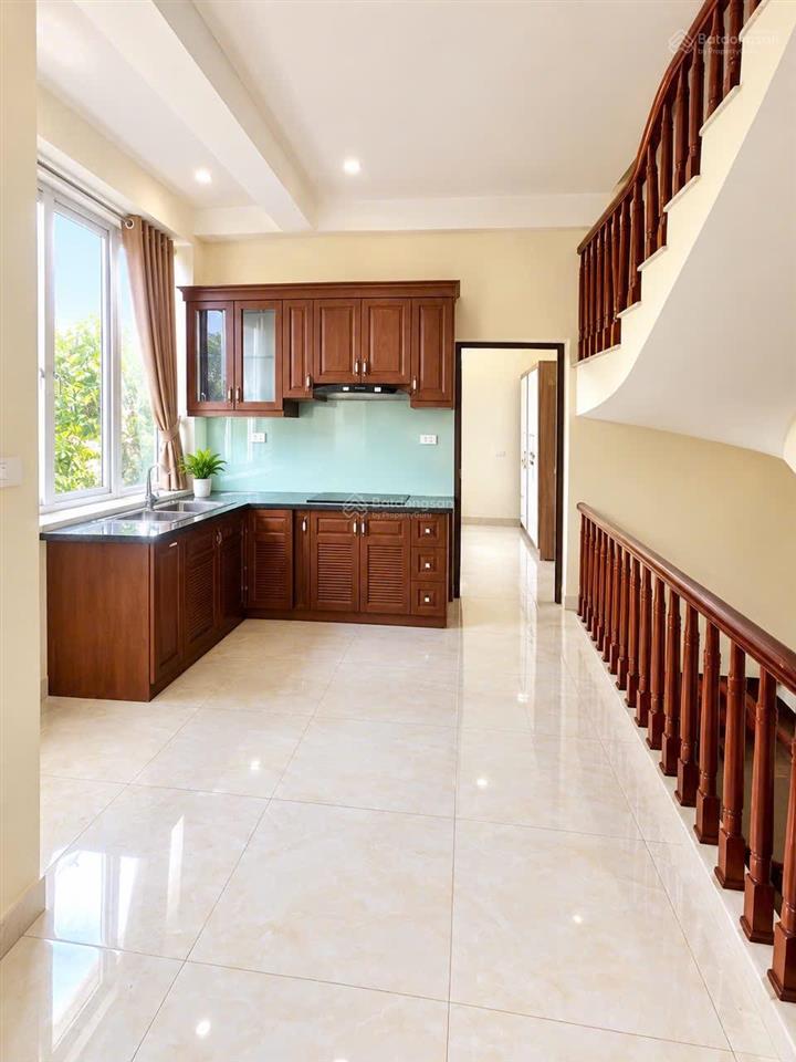 Chính chủ cho thuê 2 tầng 3 và 4 nhà liền kề, lối đi riêng, chủ ở nhà khác. view đẹp 8tr/tháng