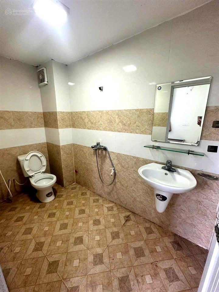 Chính chủ cho thuê 2 tầng 3 và 4 nhà liền kề, lối đi riêng, chủ ở nhà khác. view đẹp 8tr/tháng