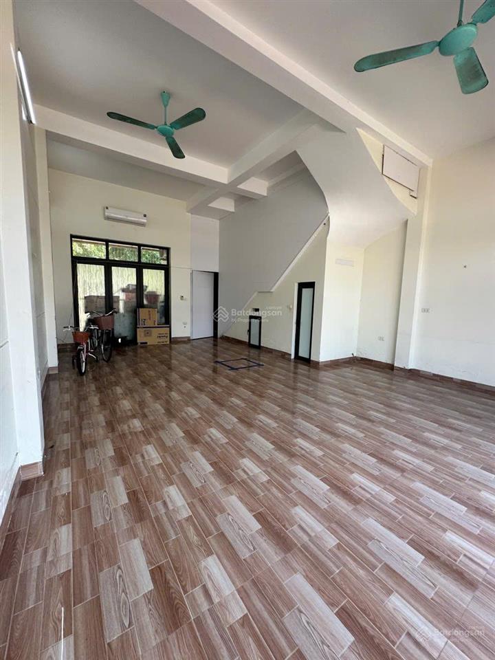 Cho thuê cửa hàng, văn phòng mặt bằng kinh doanh mặt đường 70 mở rộng 50m giá 10tr