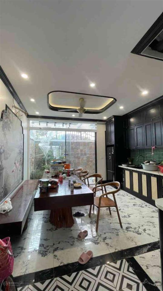 Liền kề hidone 3 mặt thoáng sân vườn. hoàn thiện sang xịn thang máy. 81m2 x 5 tầng. 16,9tỷ