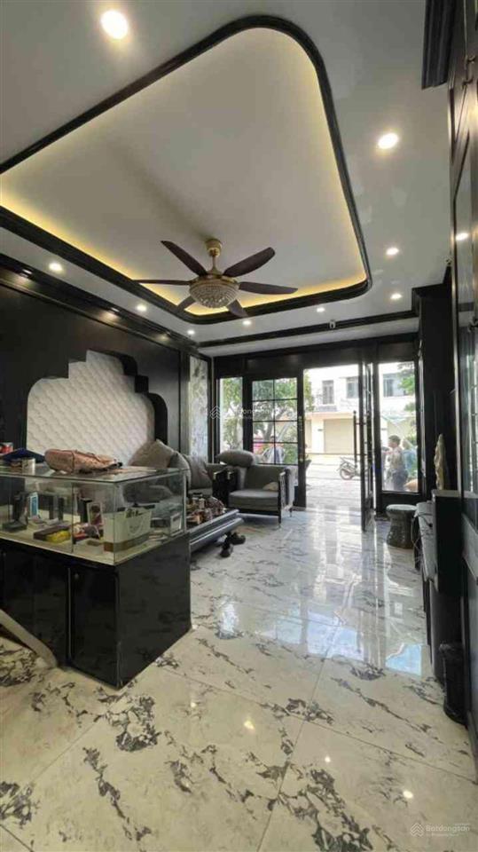 Liền kề hidone 3 mặt thoáng sân vườn. hoàn thiện sang xịn thang máy. 81m2 x 5 tầng. 16,9tỷ