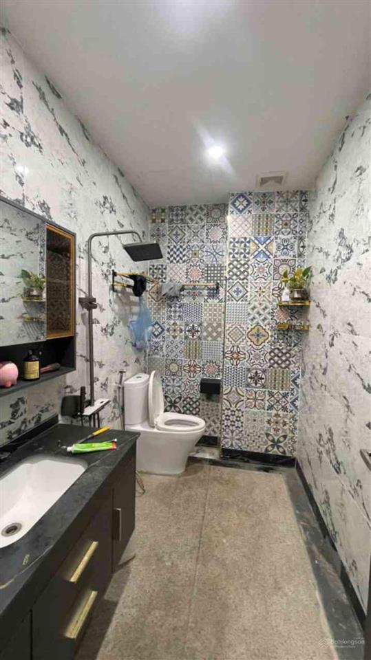Liền kề hidone 3 mặt thoáng sân vườn. hoàn thiện sang xịn thang máy. 81m2 x 5 tầng. 16,9tỷ