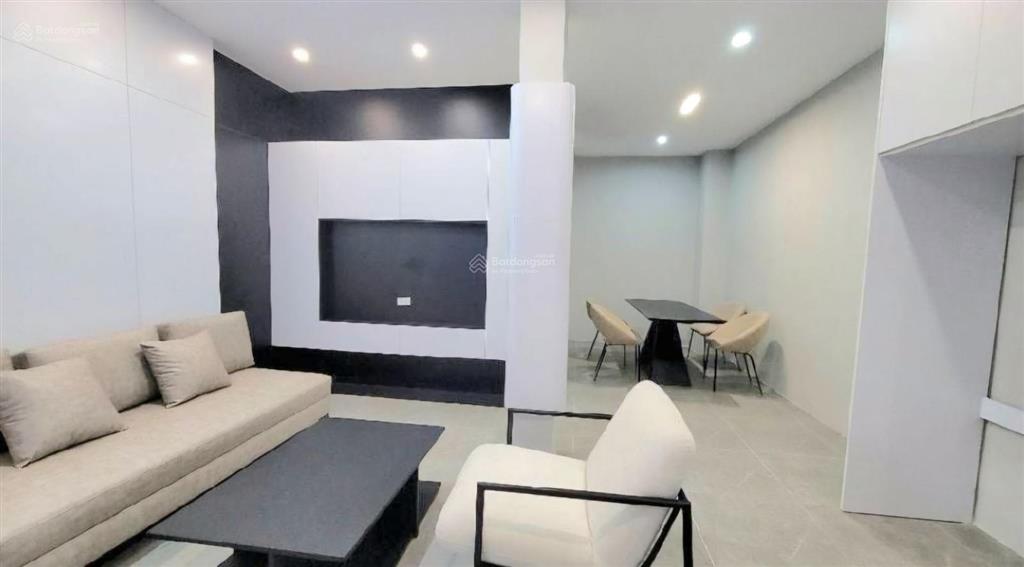 Cầu giấy, nhà 42m2 mới rất gần ô tô. 5 tầng đủ giá chỉ nhỉnh 11 tỷ.
