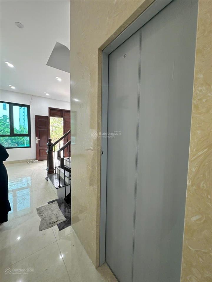 Đường 32  cựu quán 71m2 xây 4 tầng nổi 1 tầng hầm thang máy. 10tỷ
