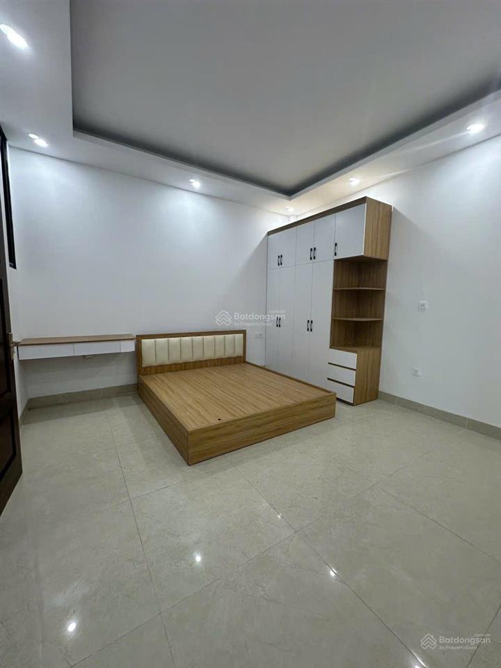 Đường 32  cựu quán 71m2 xây 4 tầng nổi 1 tầng hầm thang máy. 10tỷ