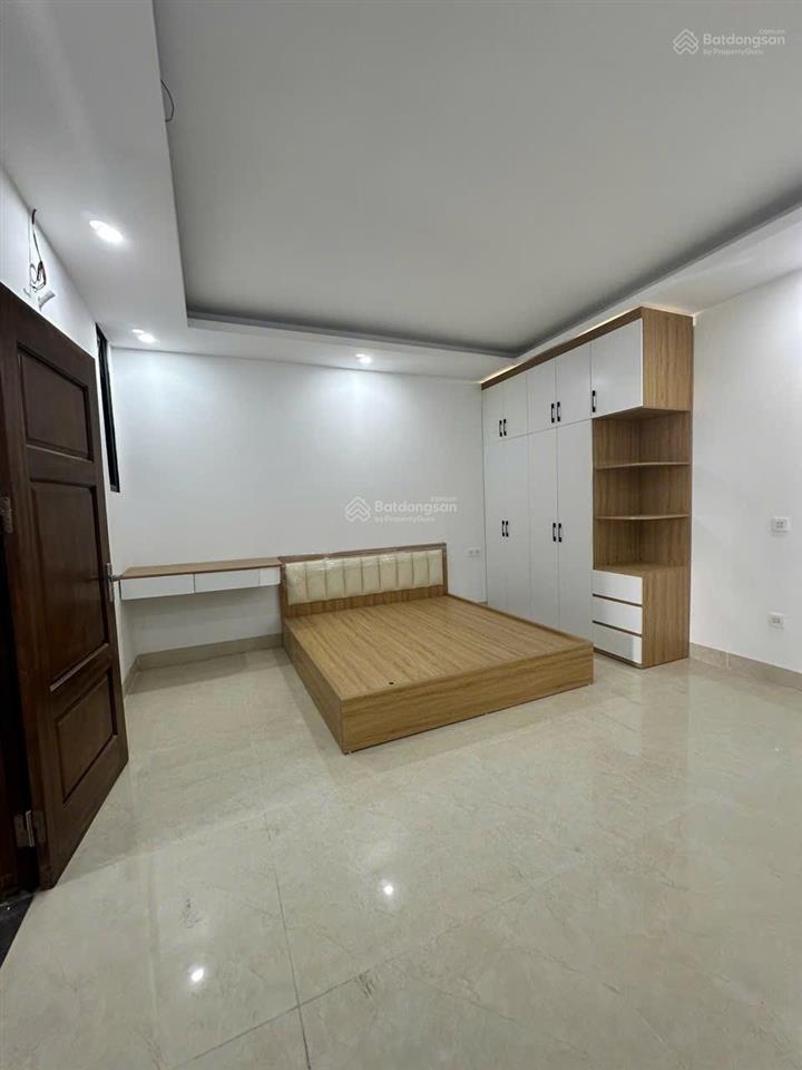 Đường 32  cựu quán 71m2 xây 4 tầng nổi 1 tầng hầm thang máy. 10tỷ
