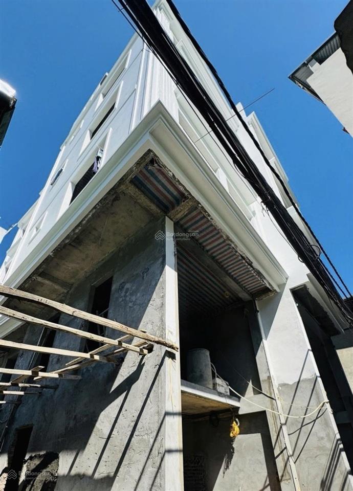 Nhà tây mỗ ô tô đỗ cửa. thang máy 6 tầng. chỉ 6,5 tỷ mới 100%