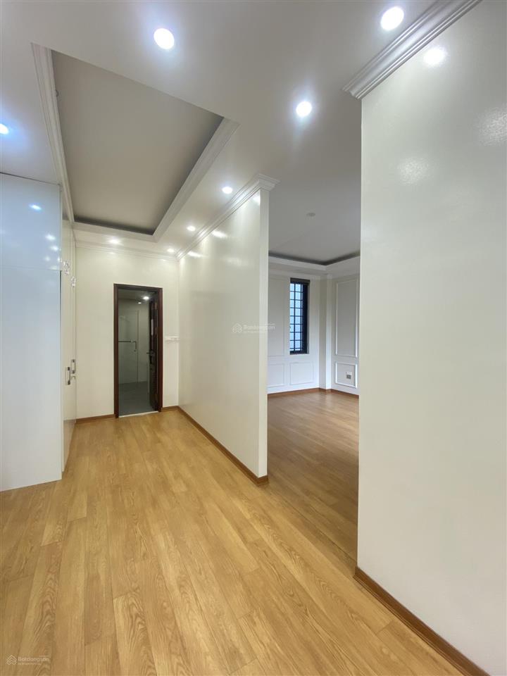 Biệt thự view hồ. phù hợp làm văn phòng, vừa ở. nam từ liêm  xuân phương giá 25tr/tháng