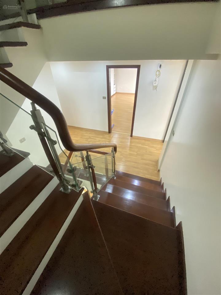 Biệt thự view hồ. phù hợp làm văn phòng, vừa ở. nam từ liêm  xuân phương giá 25tr/tháng