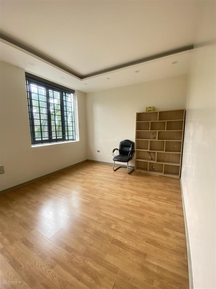 Biệt thự view hồ. phù hợp làm văn phòng, vừa ở. nam từ liêm  xuân phương giá 25tr/tháng
