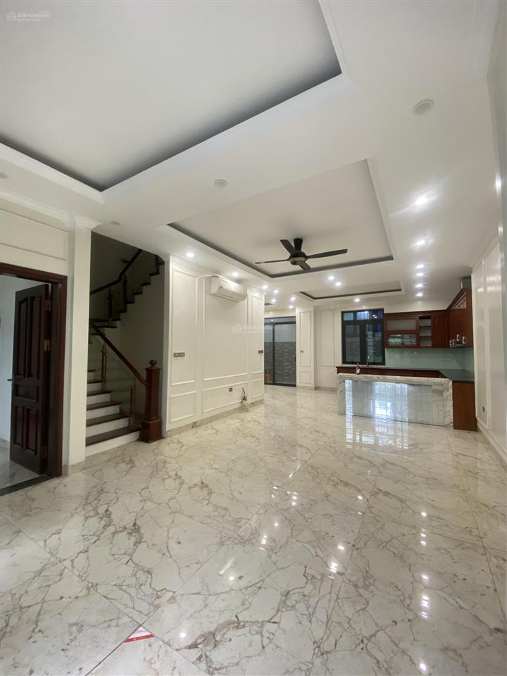 Biệt thự view hồ. phù hợp làm văn phòng, vừa ở. nam từ liêm  xuân phương giá 25tr/tháng