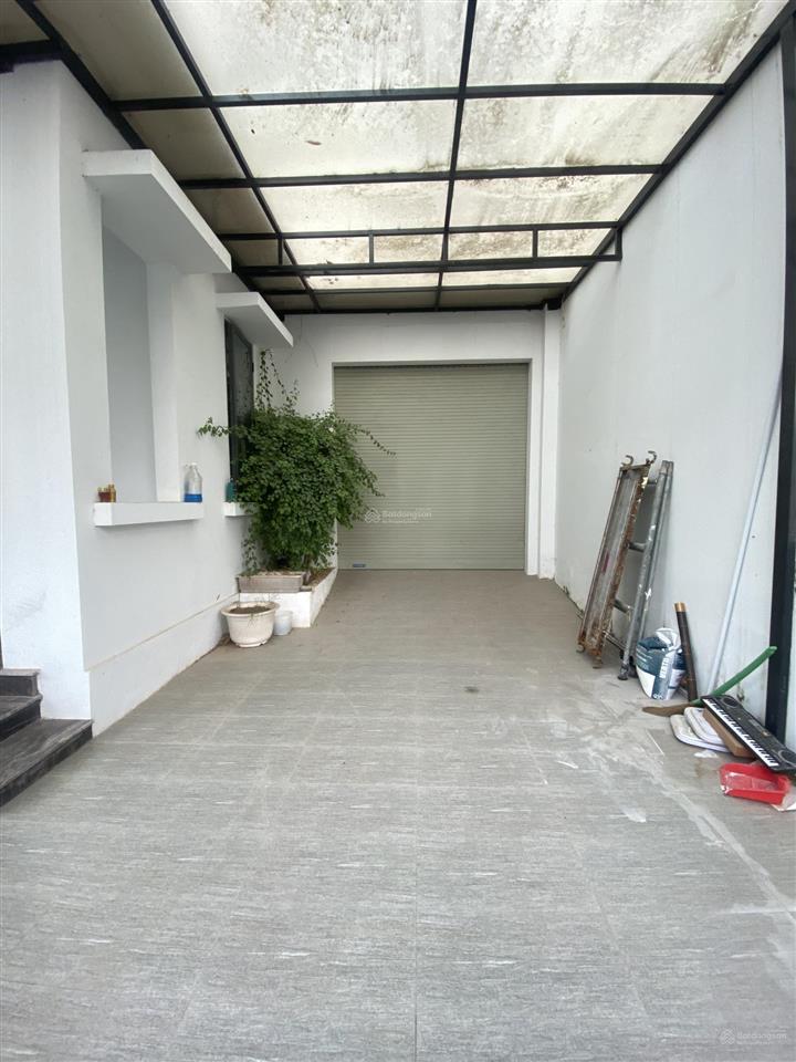 Biệt thự view hồ. phù hợp làm văn phòng, vừa ở. nam từ liêm  xuân phương giá 25tr/tháng