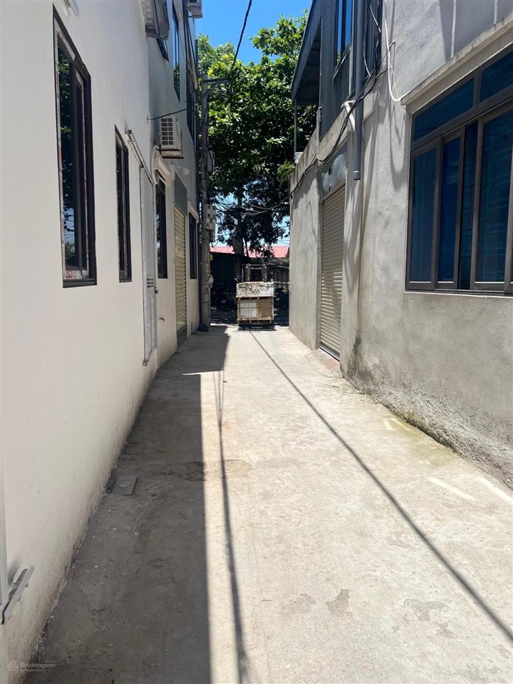 Đất xuân phương ngay cổng trường mầm non. ô tô đỗ cổng, cách 5m ra xe tải tránh. 46m2  5,5tỷ