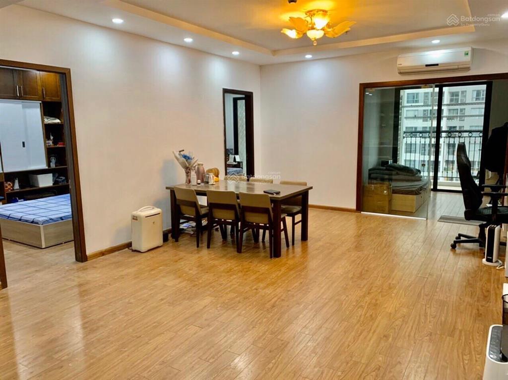 Tôi cần bán căn góc 3pn 110m2 tại toà t6 vinhomes times city, giá 13.8 tỷ (có slot để xe ôtô)
