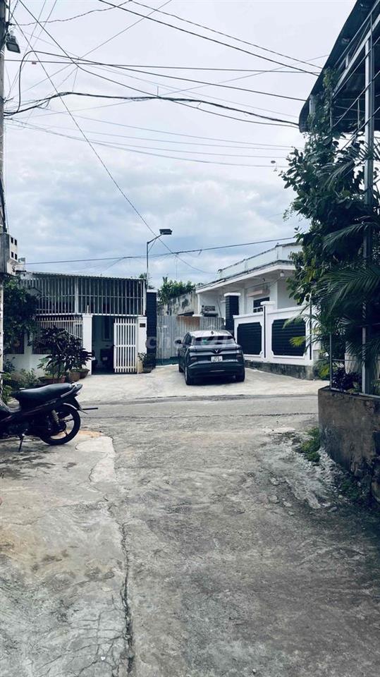 Nhà cách ngã 6 BMT 900m